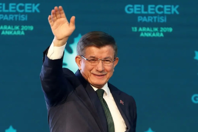 Ahmet Davutoğlu Aktif Siyaseti Bıraktığını Açıkladı! Gelecek Partisi Siyasi Faaliyetlerini Sonlandırıyor