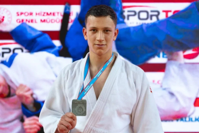 Osmangazi Belediyesporlu sporcular, Arnavutluk'ta Büyükler Balkan Judo Şampiyonası'nda ay-yıldızlı forma ile mücadele verecek.