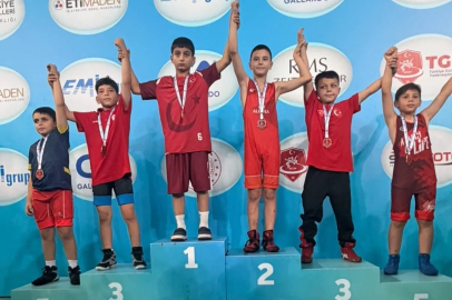 Osmangazi Belediyesporlu güreşçiler, uluslararası turnuvada 5 madalya kazandı