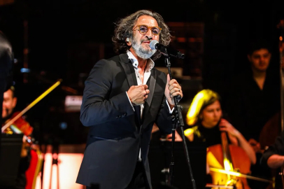 64. Uluslararası Bursa Festivali kapsamında sahne alan Bursalı sanatçı Fettah Can, müzikseverlere unutulmaz bir gece yaşattı