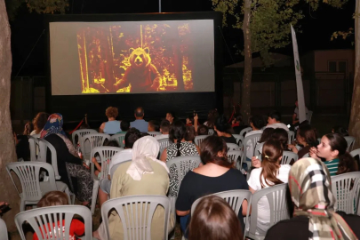 Yazlık sinema  "Osmangazi'de Yaz Film Gösterimleri" kapsamında bu kez Veysel Karani Mahallesi'nde