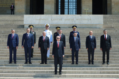 Cumhurbaşkanı Recep Tayyip Erdoğan başkanlığında gerçekleştirilen Yüksek Askerî Şûra (YAŞ) Toplantısı'nın ardından kararlar açıklandı