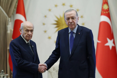 Cumhurbaşkanı Erdoğan, Milliyetçi Hareket Partisi (MHP) Genel Başkanı Devlet Bahçeli ile Cumhurbaşkanlığı Külliyesi'nde bir araya geldi.