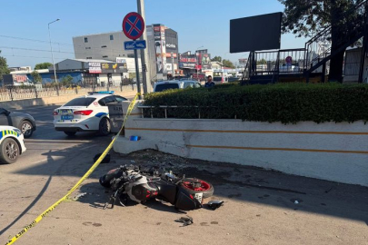Bursa'da feci motosiklet kazası: Sürücü hayatını kaybetti, yaya saniyelerle kurtuldu
