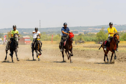 Bursa Büyükşehir Belediyesi, Rahvan At Yarışları’ ile ata sporlarını yaşatmaya devam etti.