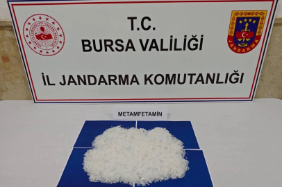 Gürsu'da jandarma ekiplerinin bir iş yerine düzenlediği operasyonda 1 kilo 935 gram metamfetamin ele geçirildi.