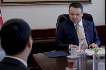Adalet Bakanı Akın Gürlek, Muhsin Yazıcıoğlu’nun eşi Gülefer Yazıcıoğlu ve oğlu Fatih Furkan Yazıcıoğlu ile bir araya geldi.