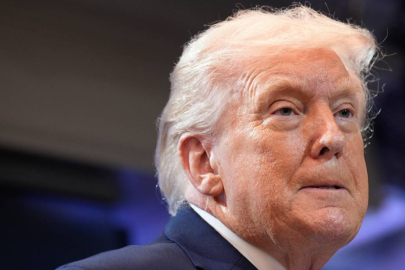 Trump’tan İran mesajı: “Tamamen çöküyor”