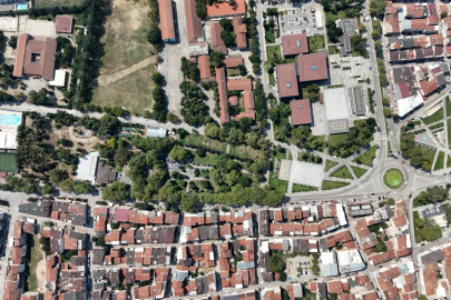 İnegöl Belediyesi, şehrin simgelerinden biri olan Kuğulu Parkı yeniden eski ihtişamına kavuşturmak için çalışma başlattı.