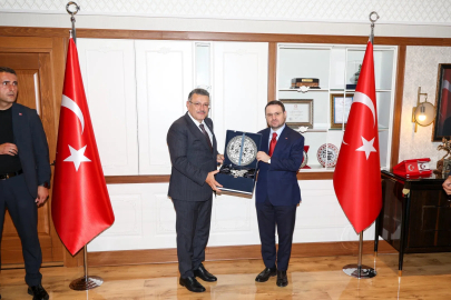 Adalet Bakanı Akın Gürlek, Trabzon Büyükşehir Belediyesi’ne ziyarette bulundu.