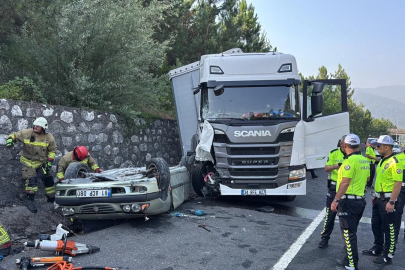 Düzce’de otomobil ile tırın çarpışması sonucu meydana gelen trafik kazasında 1 kişi öldü