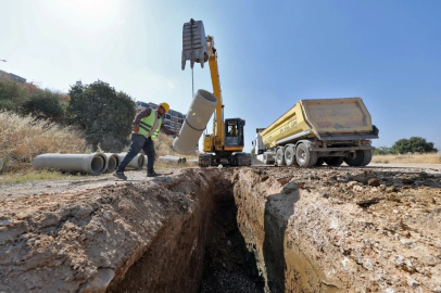 Bursa Büyükşehir Nilüfer’e bağlı 6 mahallede toplam 7.600 metre uzunluğunda yağmur suyu ve kanalizasyon hattı imalatında sona yaklaştı.