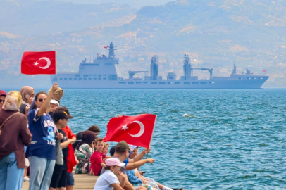 Mavi Vatan gururu Körfez'de. İzmit Körfezi'nde tarihi geçiş