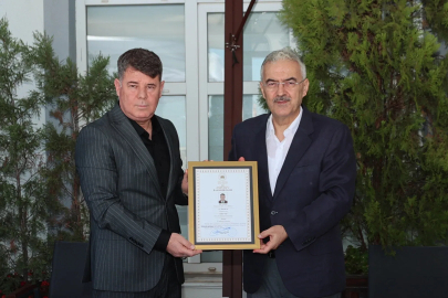 Bursa İl Jandarma Komutanı Tümgeneral İdris Tataroğlu yeni görev yeri olan İstanbul'a uğurlandı.