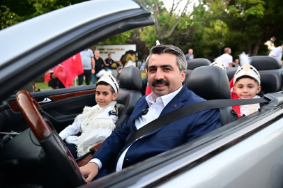 Bursa'da Yıldırım Belediyesi'nin geleneksel hale getirdiği Sünnet Şöleni coşkuya dönüştü