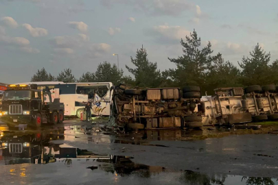 Kayseri'de yolcu otobüsü ile yakıt tankeri çarpıştı: 35 yaralı