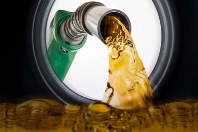 Akaryakıt fiyatlarında yükseliş sürüyor Benzine 2,74 TL zam
