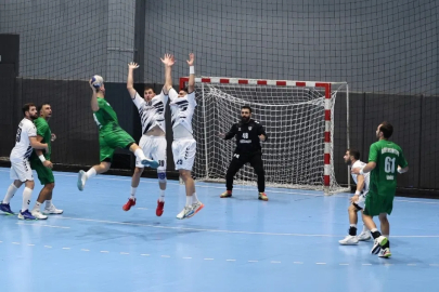 Nilüfer Belediyespor Kulübü Erkek Hentbol Takımı lige galibiyetle başladı