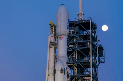 SpaceX, NASA’nın Nancy Grace Roman Uzay Teleskobu’nun Falcon Heavy roketiyle uzaya gönderilmesi için geri sayımın sürdüğünü duyurdu