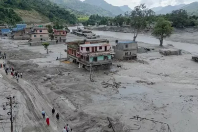 Nepal'de Sel Felaketinin Bilançosu Ağırlaşıyor: 903 Kişi Hayatını Kaybetti