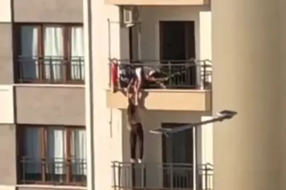 Diyarbakır’da yürekleri ağza getiren anlar: Balkondan düşmek üzere olan çocuğu kurtardı