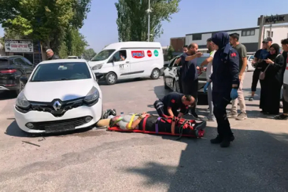 İnegöl’de motosiklet iki otomobille çarpıştı: Sürücü yaralandı