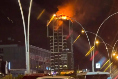 Ankara'da iş merkezinin çatısında yangın: Alevler büyümeden söndürüldü