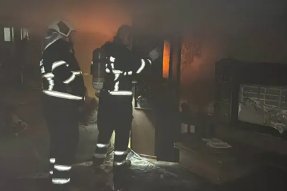 Karabük'te apartman dairesinde yangın: 2 kişi dumandan etkilendi