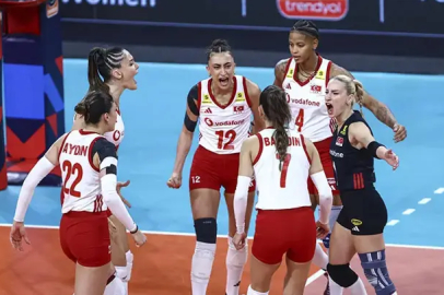 Filenin Sultanları Avrupa Şampiyonası finalinde: Sırbistan’a set vermedi